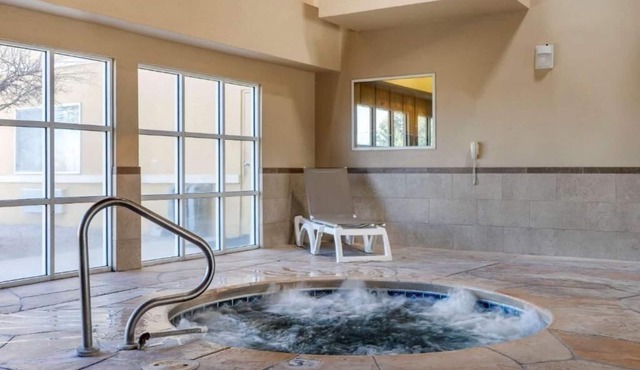 Enjoy Albuquerque Culture, 4 Units with Free Breakfast