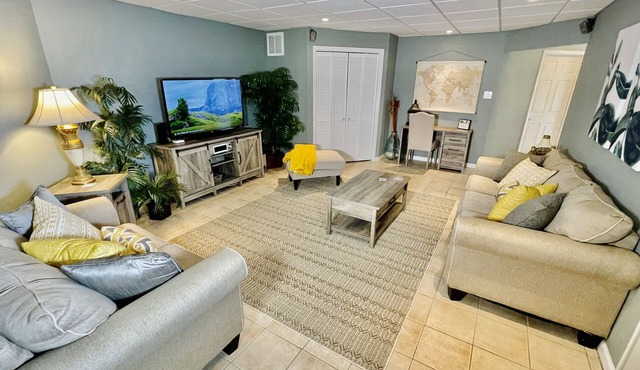 Enjoy spacious apartment near DWTN Knoxville - 15 min