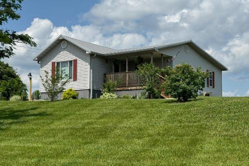 Families Welcome! Corinth Escape w/Lake Views