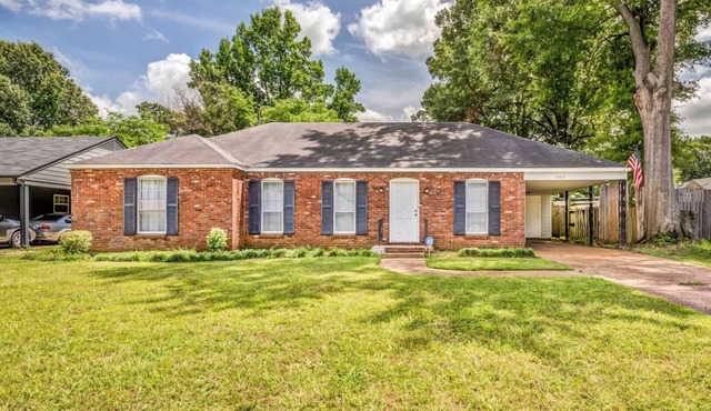 Fenced Yard, Centrally Located-Parkway Village Pad
