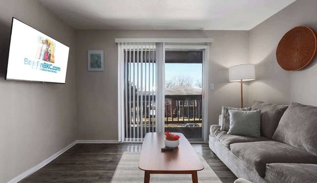 MAJOR INTERNATIONAL SPORTING EVENT WC 26 2BR APT KingBeds TV's Near Stadium