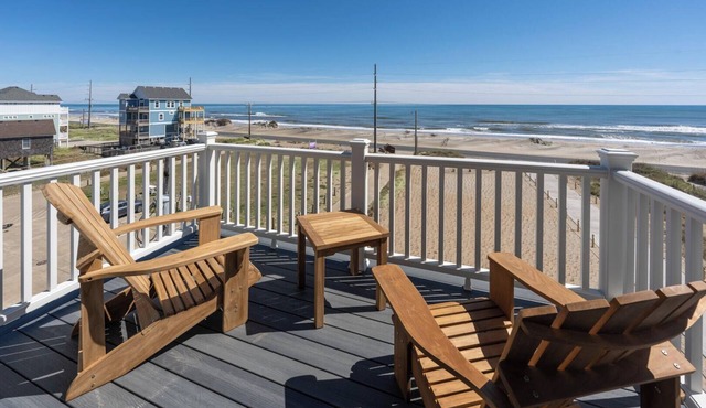 Four Seasons- Endless Ocean and Sound Views, Private Pool, and Hot Tub
