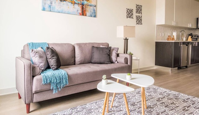 Frontdesk | 1BR Apt By Louisville Slugger Field