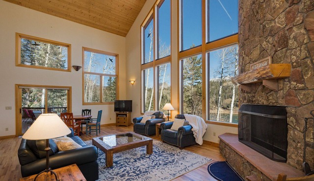 Fulled Remodeled Mtn Home on Columbine Lake - 1 mile to Purg - AC