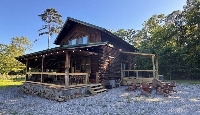 FUN! Log Cabin Hot Tub & Game Room w Pool Table Pets OK 3BR/2BA Sleeps 10