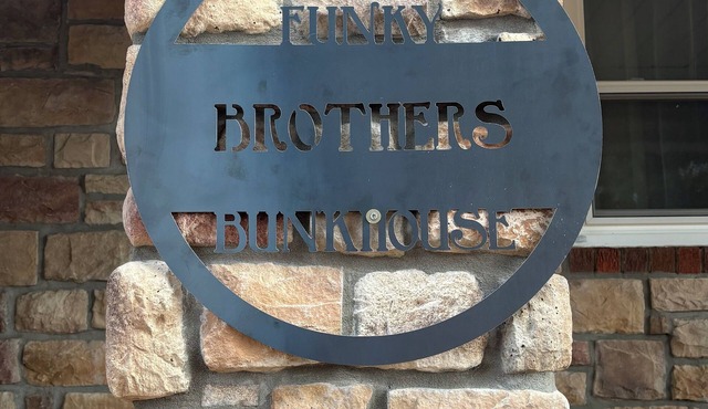 Funky Brothers Bunkhouse 10 minutes to FLW.