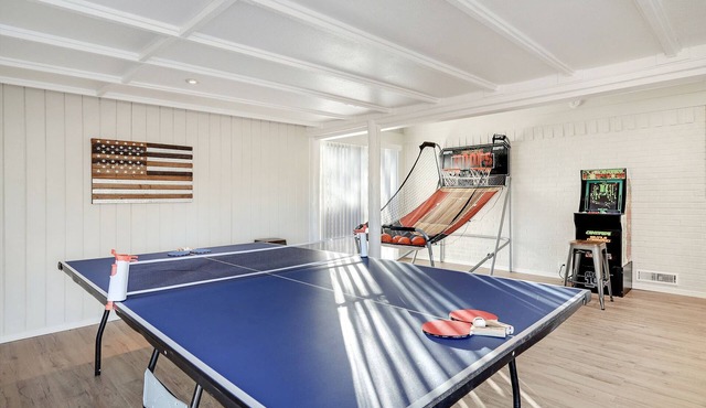 Game Room - Mountain Views - King Bed - near Golf Course - Intel - Rust Medical