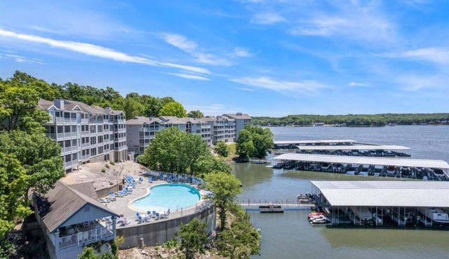Games, Lake Views, Ease of Access to Unit & Attractions, Family-friendly, Outdoor Comfort