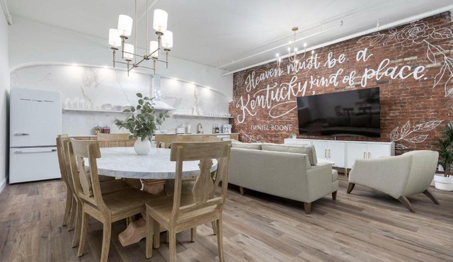 Glamorous Heart of Kentucky 4 Bed 2 bath Luxury Suite