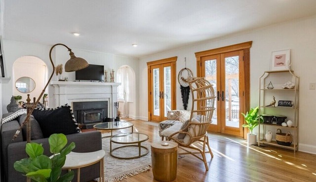 Gorgeous Apartment Near Rockhurst University | 59
