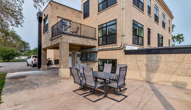 Gorgeous Remodeled Studios!