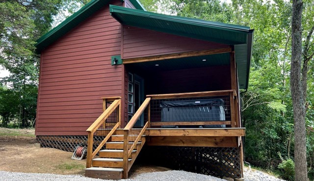 Gorgeous Secluded Wooden Cabin in Carbondale, Illinois