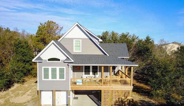 GrayGoose in Duck - Walk to Beach & Private Parking - Resort Style Backyard