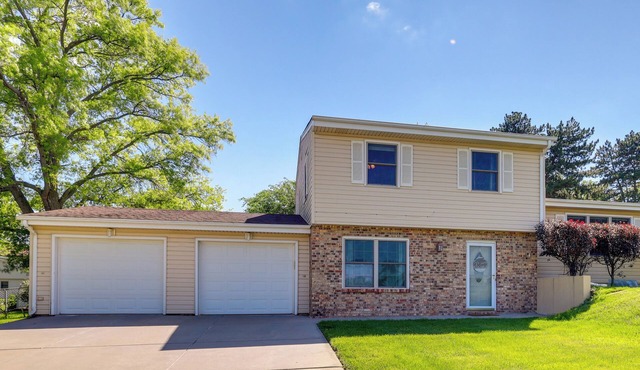 Great for Families! Omaha Getaway w/Yard & Deck