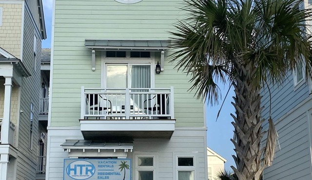 Great Ocean & Pool Views! 2 Bed 2 Bath Luxury Condo Sleeps 6
