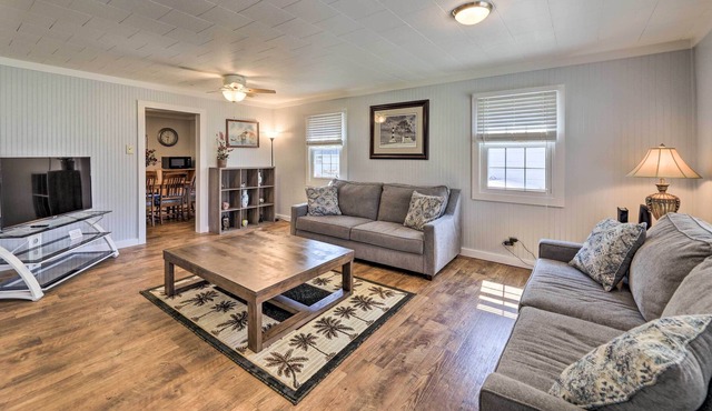 Harkers Island Home with Porch ~ 1 Mi to Marina!