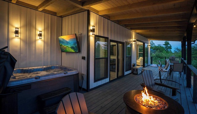 Hazel Hollow | Hot Tub w/TV Steam Shower RRG