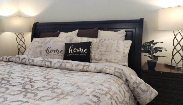 Highlands house in charming El Paso with WiFi AC great food & shopping