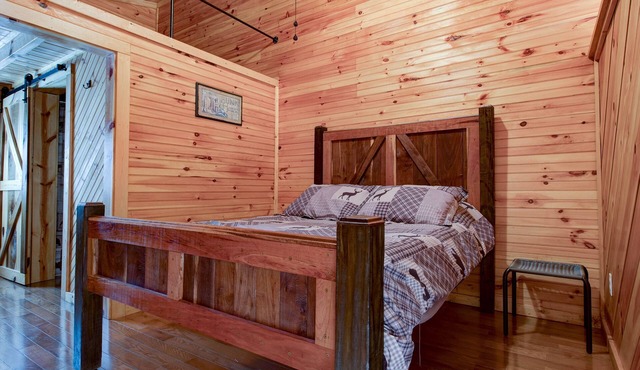 Hikers Gem Handcrafted Cabin in RRG Pet Friendly Fire Pit