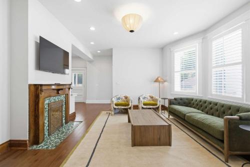 Hillside Hyde Park Home 4BDR
