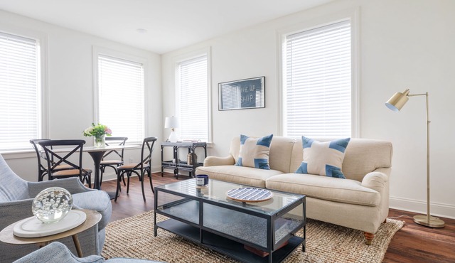 Historic Downtown flat with amazing River views! Hosted by Stay@713