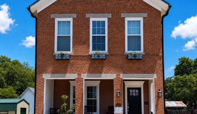 Historic Tin Shop - 3BR Wedding & Family Retreat