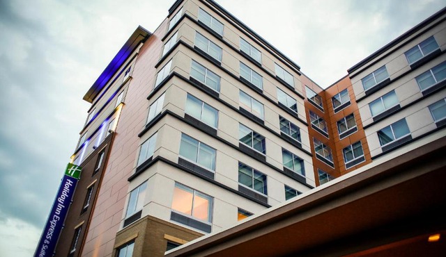 Holiday Inn Express & Suites Downtown Louisville by IHG