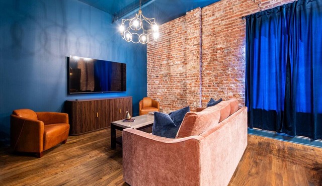 Hollyhock Suite 510: 2 beds/1 bath