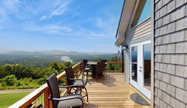 Hot Tub & Stunning Views! Hayesville Retreat