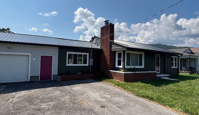 House close to ARH Hospital, Tackett Creek & LMU!