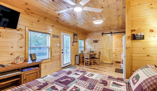 Hudsons Hideaway Cabin on Creek in Beattyville!