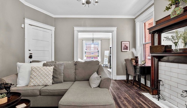 Iconic Old Louisville apartment near Downtown!