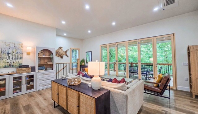 Just Steps to Lake Eufaula with Jungle Book Vibes