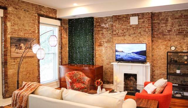 King Bed · Chic Spacious Loft · Great Location!