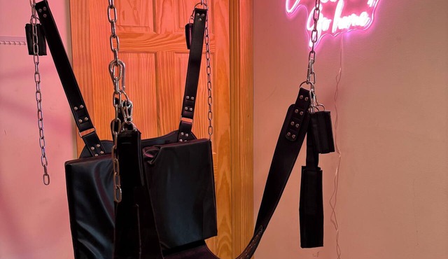 Kinky ADULTS ONLY studio in vibrant Nashville