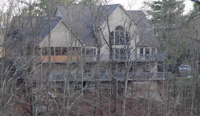 Lake Cumberland Lakehouse Sleeps 26 Guests!