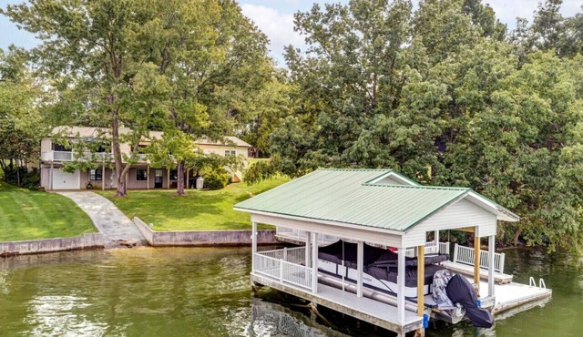 Lakefront Cottage near Bristol & Johnson City