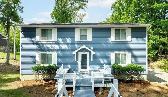 Lakeside Haven! SML Home with Private Boat Dock, Gym, Firepit and BEACH!