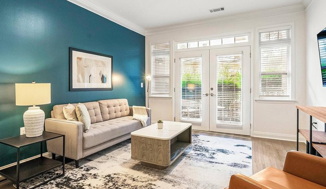 Landing | Amazing 2BD, Pool, Courtyard