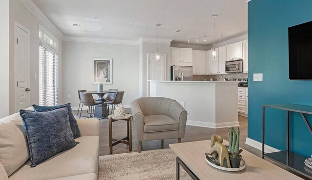 Landing | Beautiful 2BD, Pool, Gym
