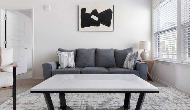 Landing | Beautiful 2BD, Gym, Game Room