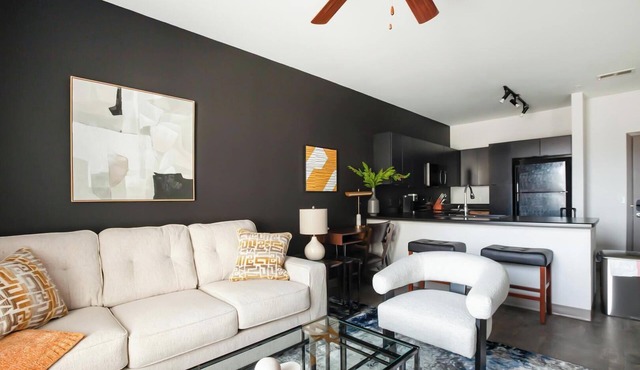 Landing | Chic 1BD, Courtyard