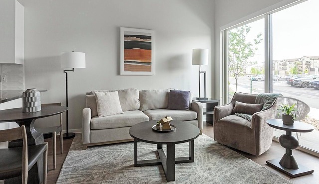 Landing | Chic 1BD, Pool, Gym