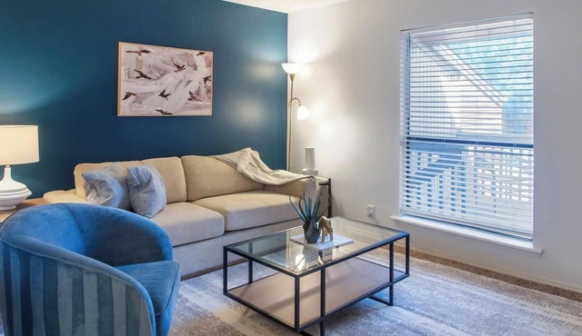 Landing | Modern 2BD, Pool, Gym
