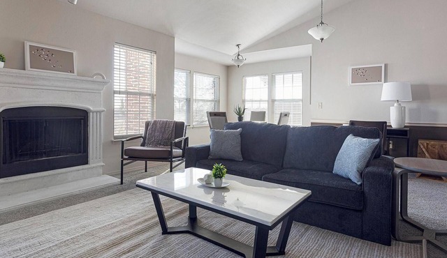 Landing | Stunning 2BD, Gym, Pool