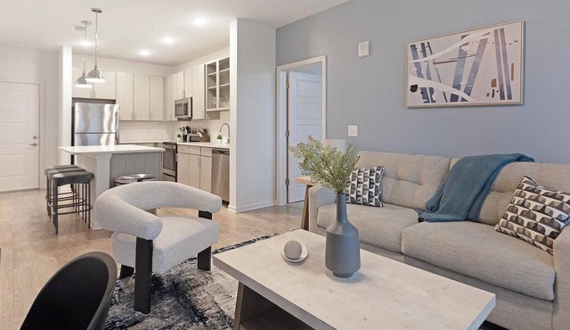 Landing | Stylish 2BD, Gym, Clubhouse