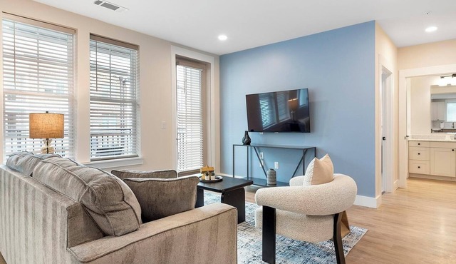 Landing | Stylish 2BD, Pool, Gym