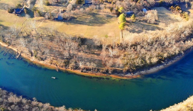 Large 6BR Home on White River, WiFi, Sleeps 12
