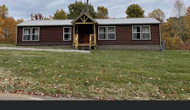 Laurel Lake Cozy Cabin, 2 miles to Grove Marina