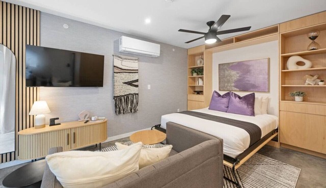 Light & Airy Garden-Level Boutique Stay